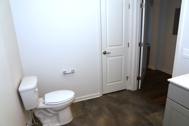 Apartment Full Bathroom3